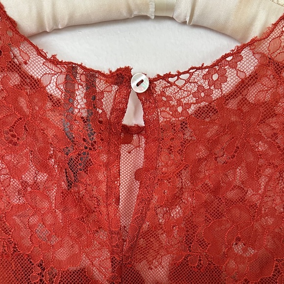 Anthropologie Scarlet Lace Satin Shell - Picture 5 of 6